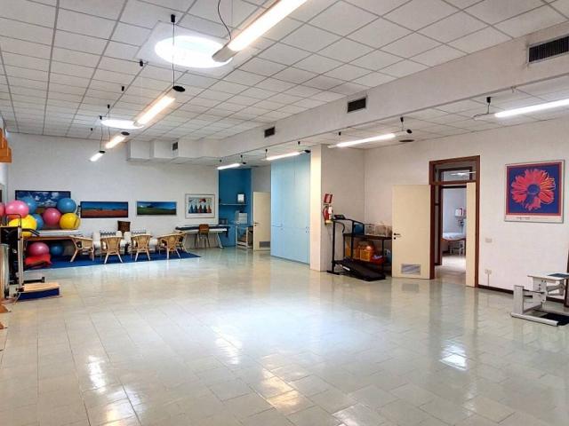 Locale Commerciale in vendita a Piemonte, Cuneo