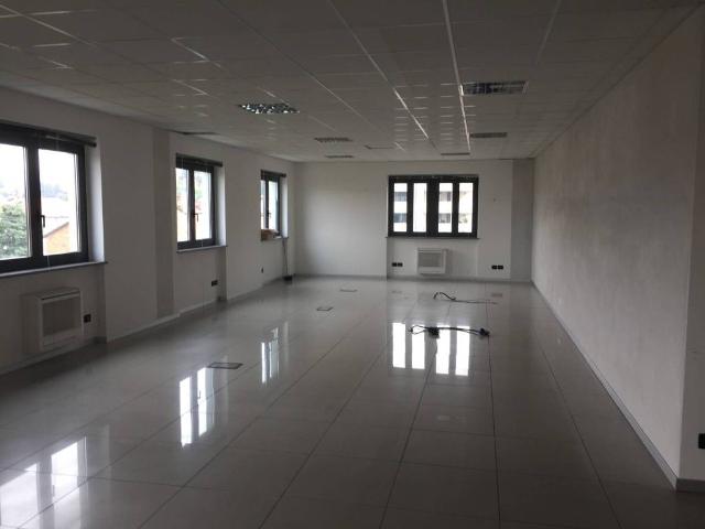 Locale Commerciale in vendita a Piemonte, Cuneo
