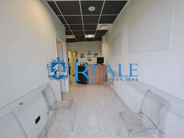 Locale Commerciale in vendita a Albairate, Lombardia