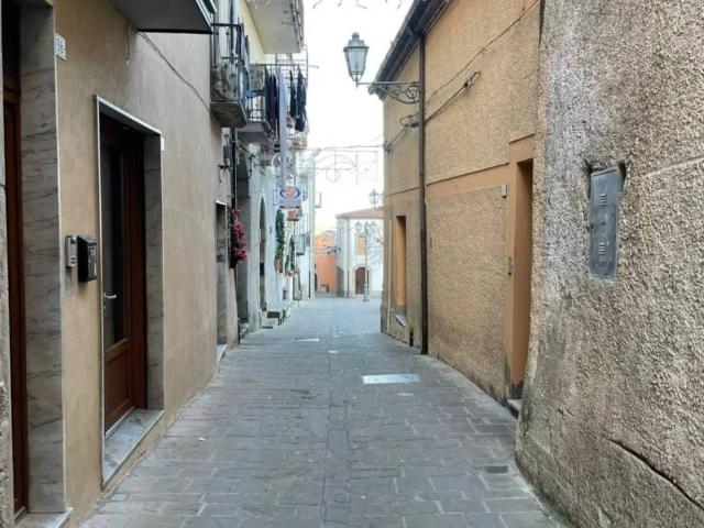 Locale Commerciale in vendita a Albano Di Lucania, Basilicata