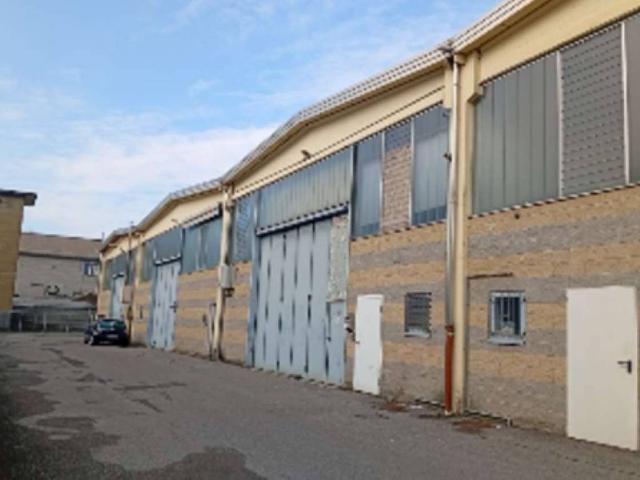 Locale Commerciale in vendita a Albano Sant'alessandro, Lombardia