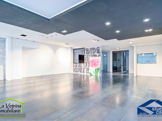 Locale Commerciale in vendita a Albano Sant'alessandro, Lombardia