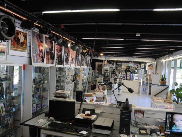 Locale Commerciale in vendita a Carcano, Albavilla