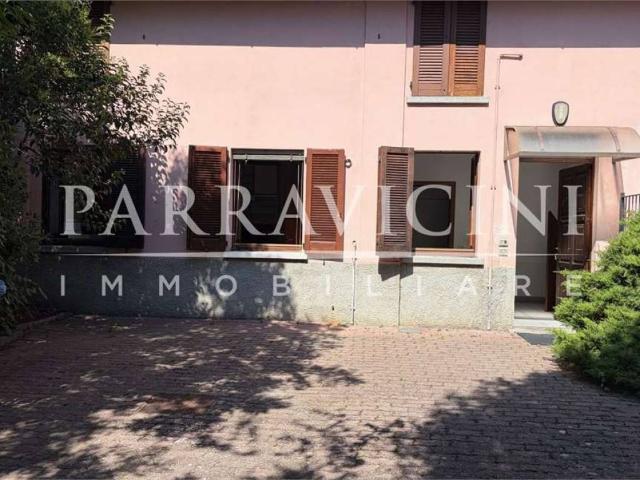 Locale Commerciale in vendita a Carcano, Albavilla