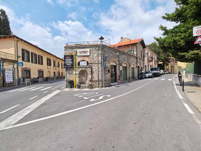 Locale Commerciale in vendita a Bastia, Albenga