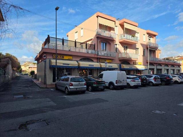 Locale Commerciale in vendita a Albenga, Liguria