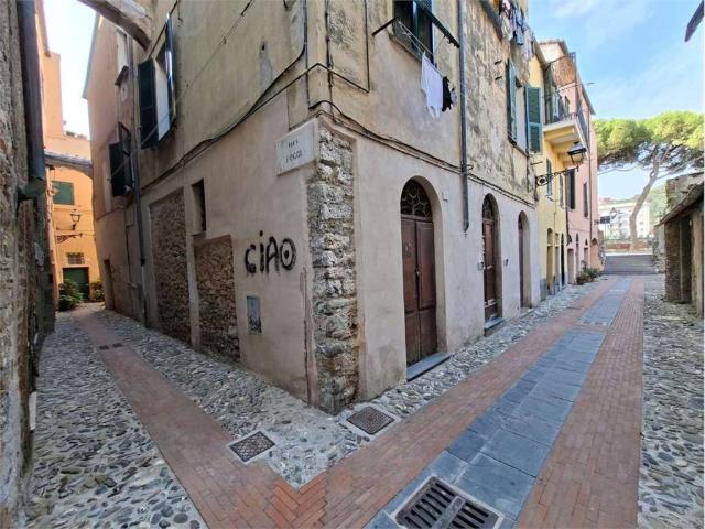 Locale Commerciale in vendita a Albenga, Liguria