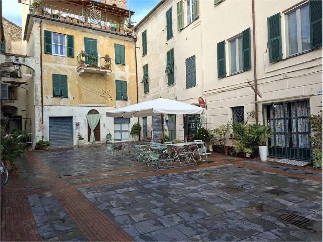 Locale Commerciale in vendita a Albenga, Liguria