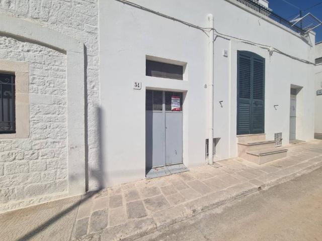 Locale Commerciale in vendita a Puglia, Bari