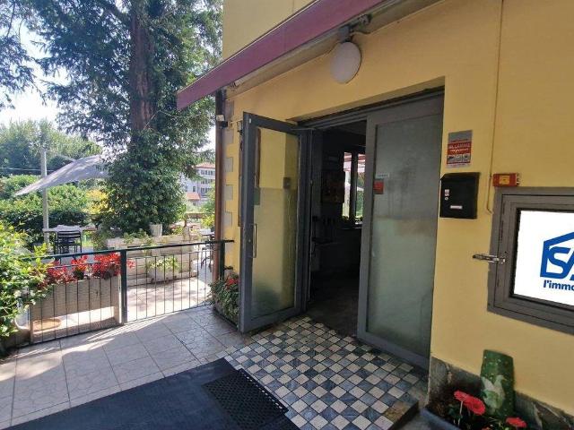 Locale Commerciale in vendita a Albiate, Lombardia