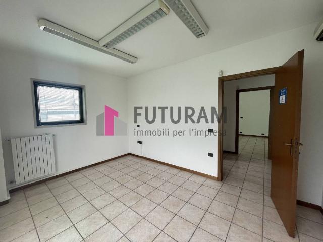 Locale Commerciale in vendita a Lion, Albignasego