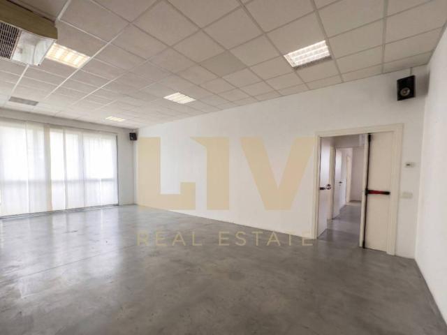 Locale Commerciale in vendita a Mandriola, Albignasego