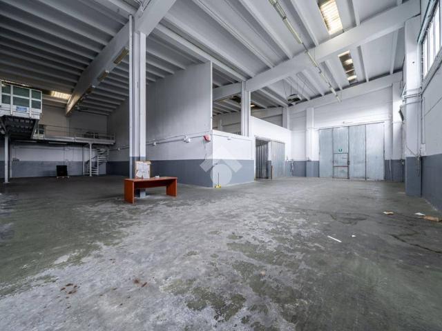 Locale Commerciale in vendita a Colline Matildiche, Re