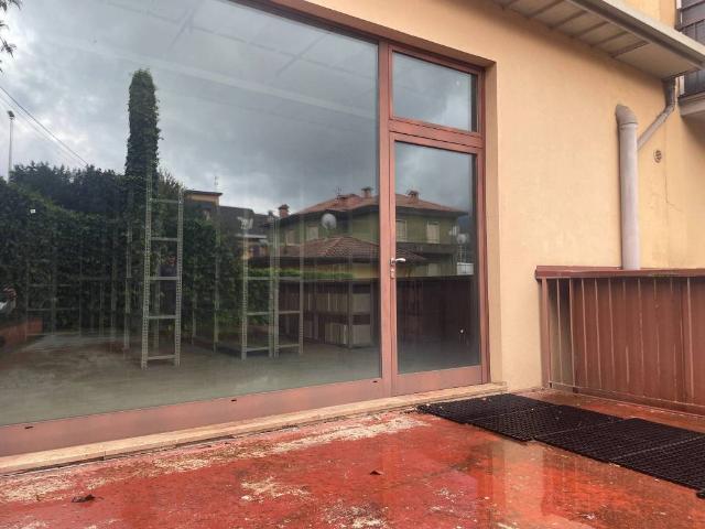 Locale Commerciale in vendita a Desenzano al Serio, Albino