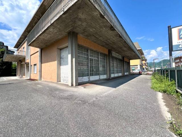 Locale Commerciale in vendita a Bergamo, Lombardia