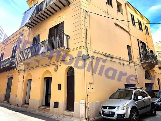 Locale Commerciale in vendita a Alcamo, Sicilia