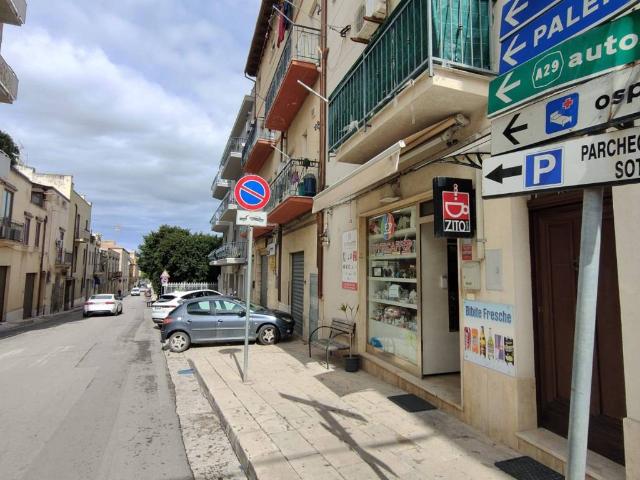 Locale Commerciale in vendita a Alcamo, Sicilia