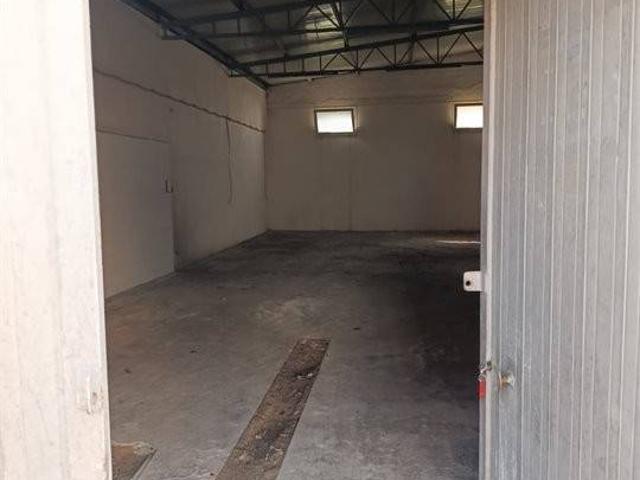 Locale Commerciale in affitto a Alcamo, Sicilia