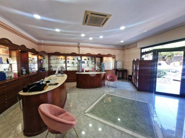 Locale Commerciale in vendita a Alcamo, Sicilia