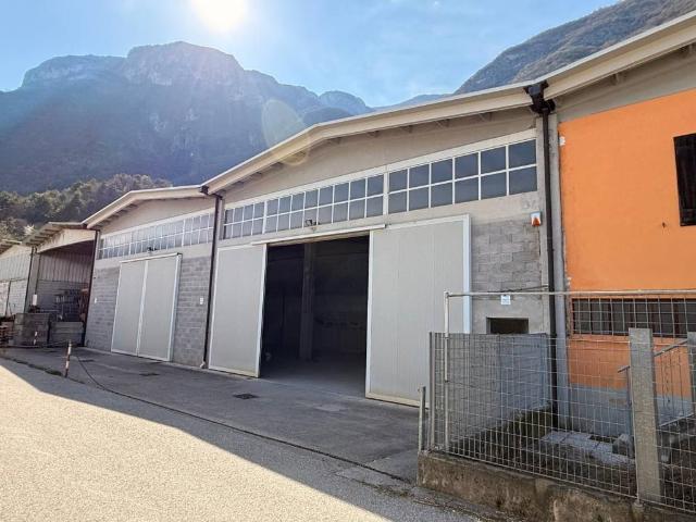 Locale Commerciale in vendita a Territorio Val d'Adige, Aldeno