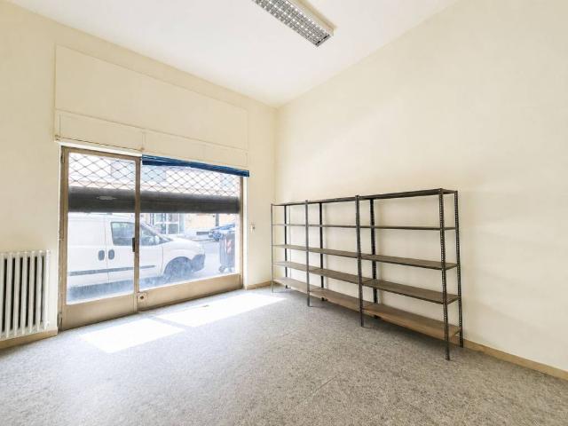 Locale Commerciale in vendita a Piemonte, Alessandria