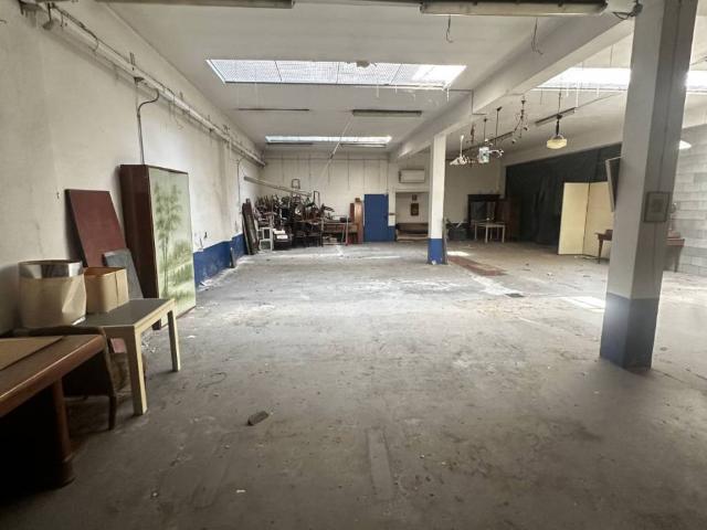 Locale Commerciale in vendita a Alessandria