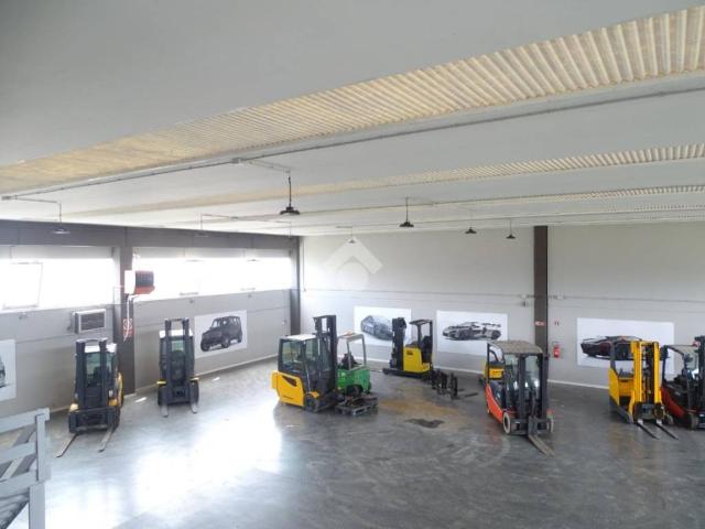 Locale Commerciale in vendita a Piemonte, Alessandria
