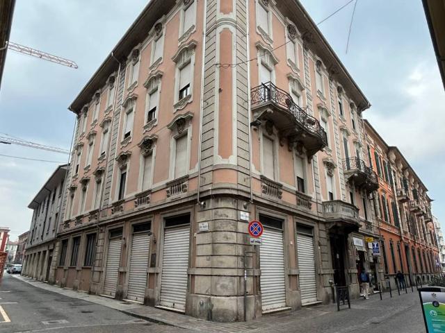 Locale Commerciale in vendita a Alessandria
