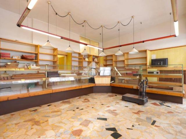Locale Commerciale in vendita a Piemonte, Alessandria