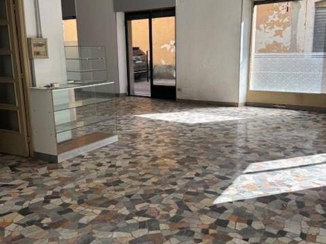 Locale Commerciale in vendita a Alessandria