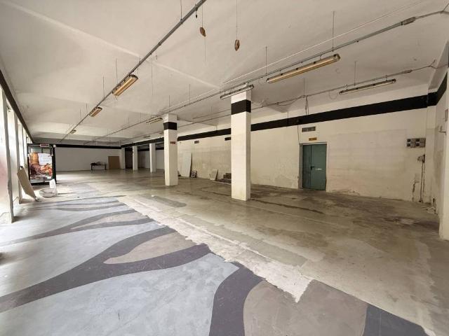 Locale Commerciale in vendita a Piemonte, Alessandria