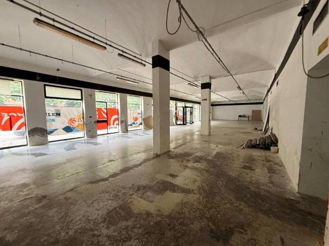 Locale Commerciale in vendita a Piemonte, Alessandria