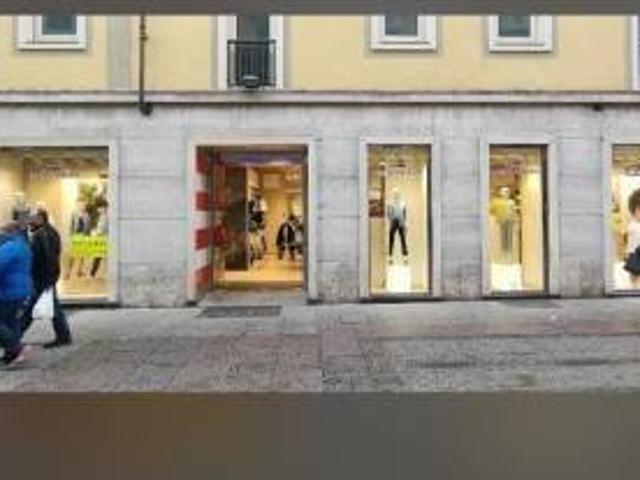 Locale Commerciale in vendita a Alessandria