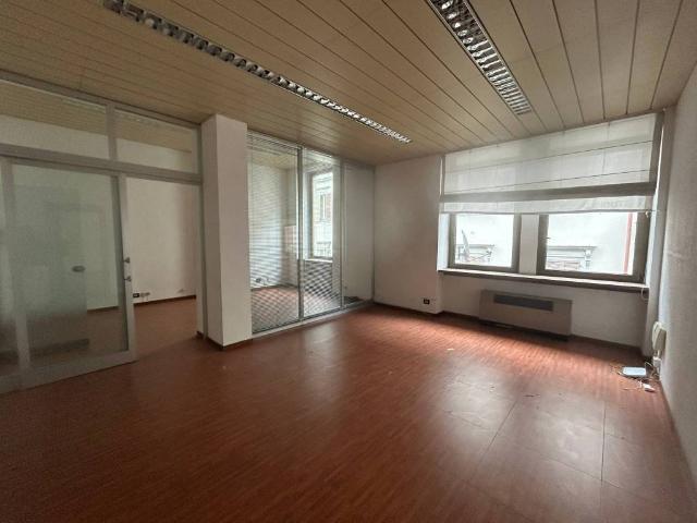 Locale Commerciale in vendita a Alessandria