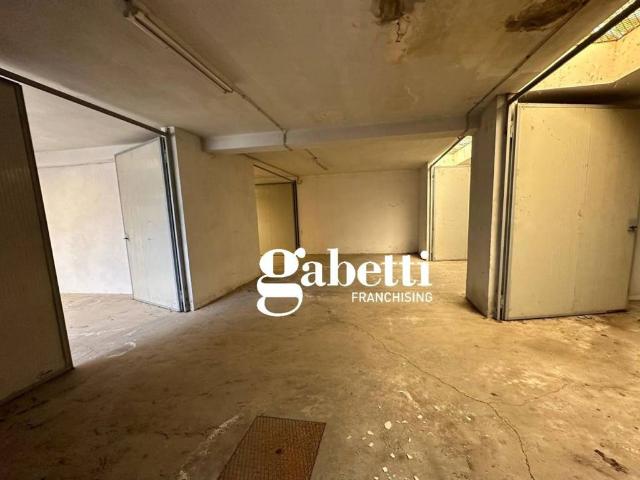 Locale Commerciale in vendita a Alessandria