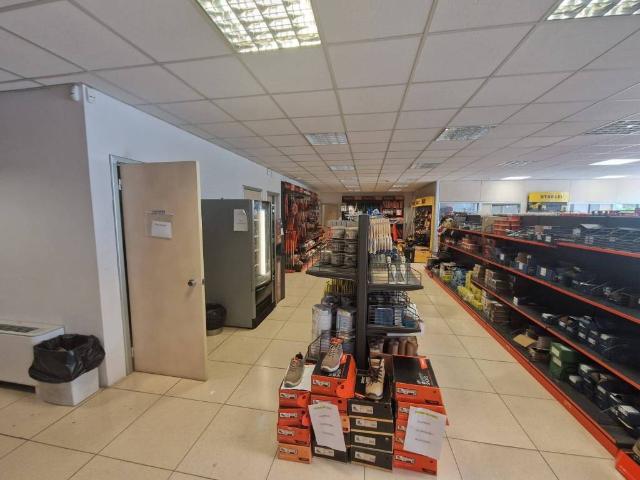 Locale Commerciale in vendita a Piemonte, Alessandria