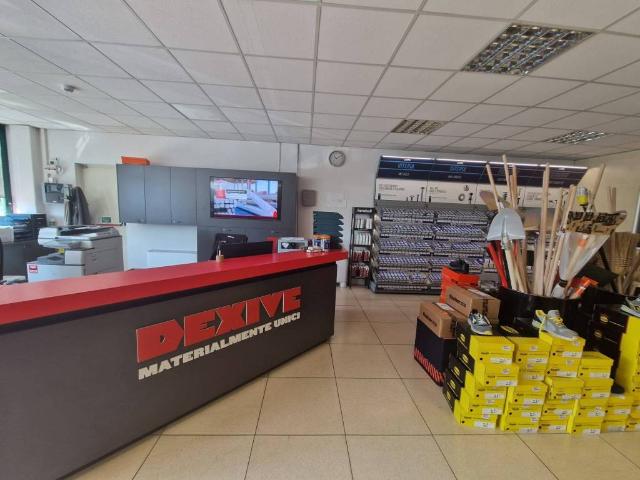 Locale Commerciale in vendita a Piemonte, Alessandria