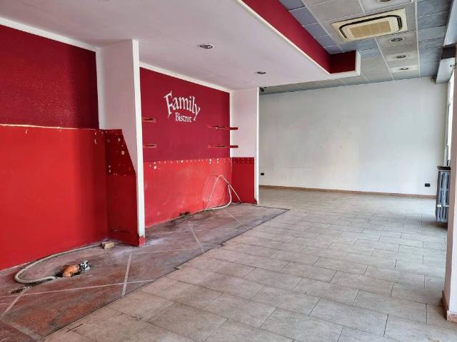 Locale Commerciale in vendita a Piemonte, Alessandria