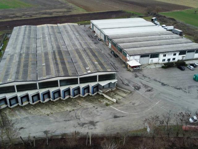 Locale Commerciale in vendita a Piemonte, Alessandria