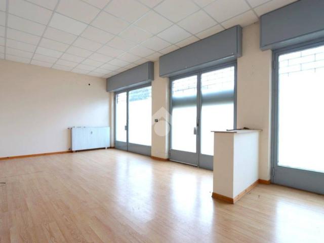 Locale Commerciale in vendita a Piemonte, Alessandria