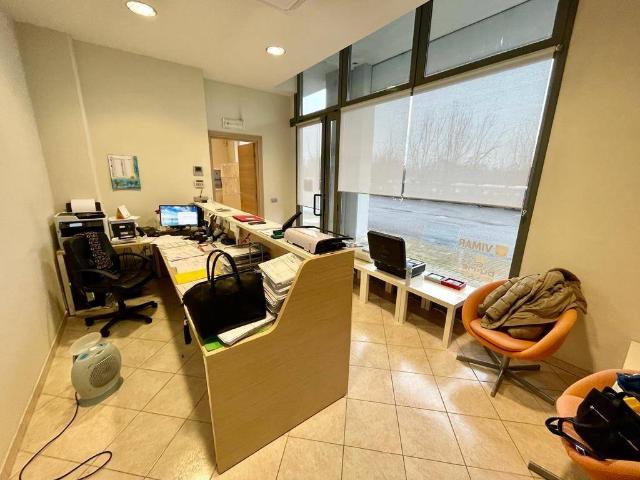 Locale Commerciale in vendita a Piemonte, Alessandria