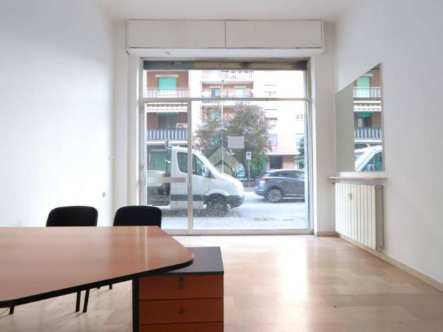 Locale Commerciale in vendita a Piemonte, Alessandria