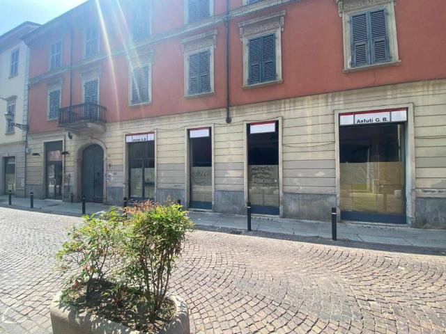 Locale Commerciale in vendita a Piemonte, Alessandria