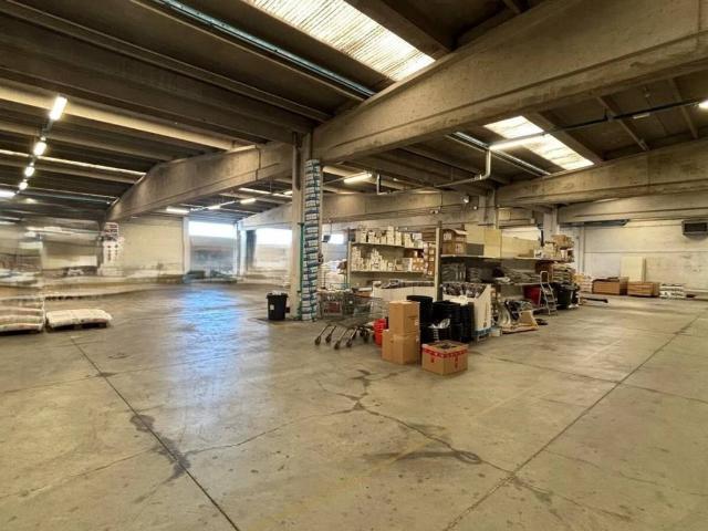 Locale Commerciale in vendita a Piemonte, Alessandria