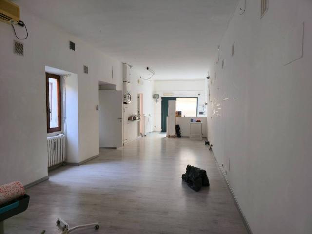 Locale Commerciale in vendita a Piemonte, Alessandria