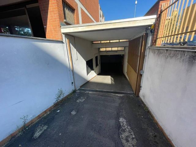 Locale Commerciale in vendita a Piemonte, Alessandria