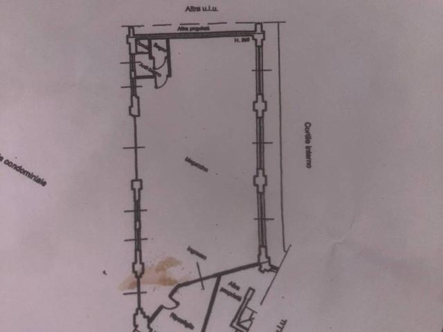 Locale Commerciale in vendita a Piemonte, Alessandria