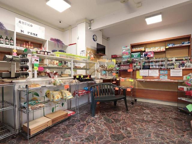 Locale Commerciale in vendita a Alessandria