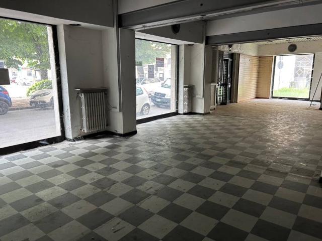 Locale Commerciale in vendita a Piemonte, Alessandria