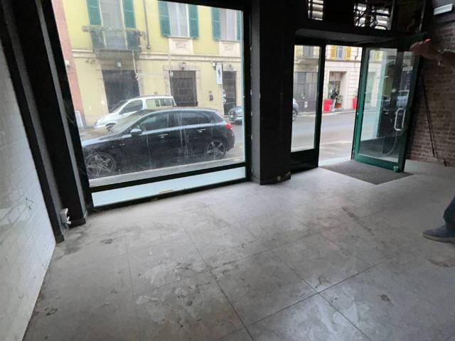 Locale Commerciale in vendita a Piemonte, Alessandria